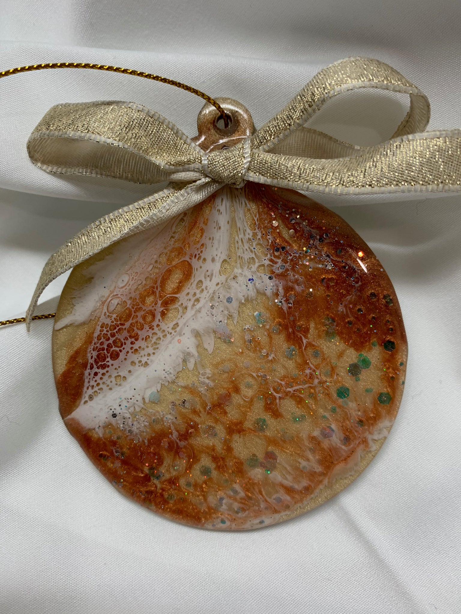 Resin Christmas ornament - Gold-bronze