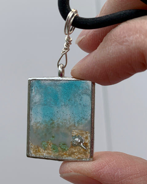 Resin sea pendent-square